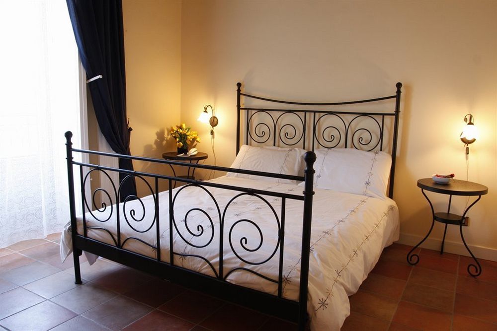 Antica Dimora Caruso Bed & Breakfast Catania Bagian luar foto